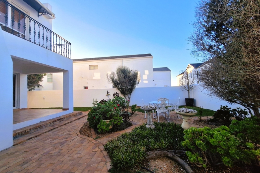 5 Bedroom Property for Sale in Golden Mile Western Cape